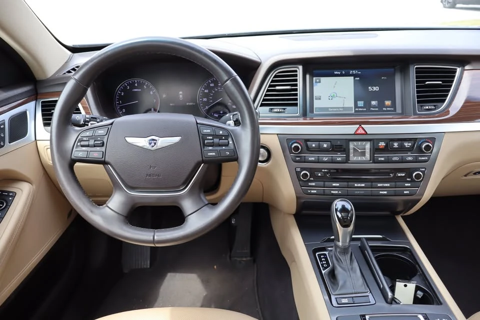 2016 Hyundai Genesis - Image 11 of 20