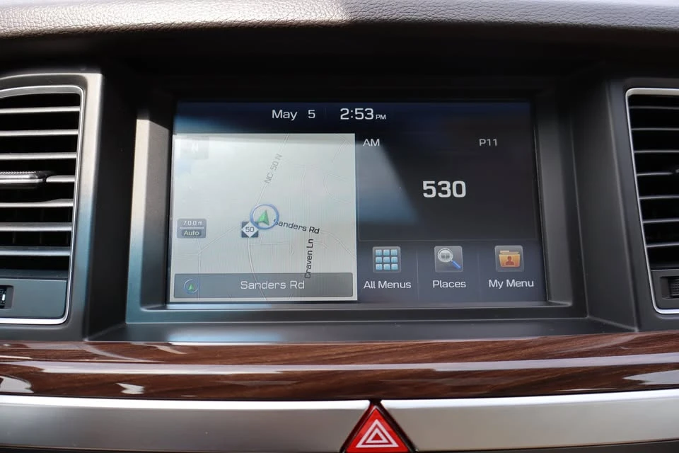 2016 Hyundai Genesis - Image 17 of 20