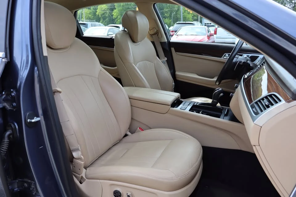 2016 Hyundai Genesis - Image 14 of 20