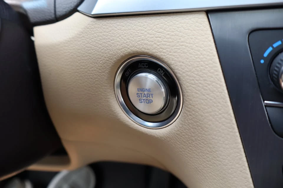 2016 Hyundai Genesis - Image 18 of 20