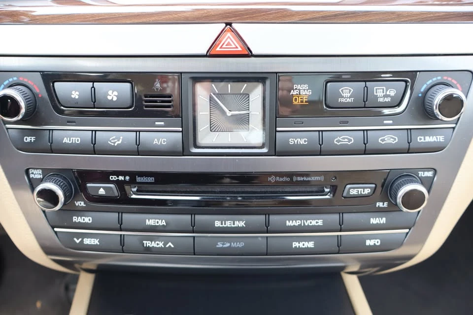 2016 Hyundai Genesis - Image 19 of 20