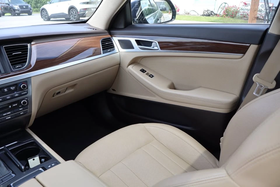 2016 Hyundai Genesis - Image 12 of 20