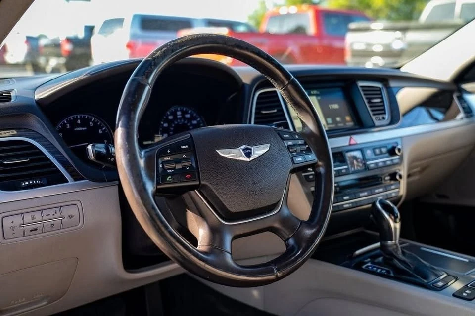 2016 Hyundai Genesis - Image 12 of 19