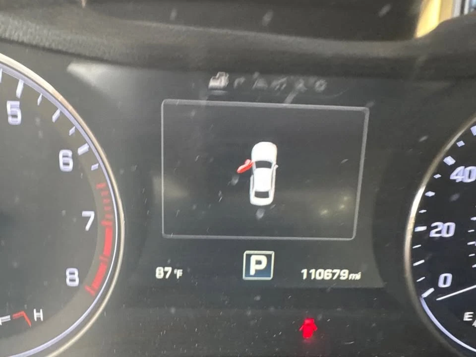 2016 Hyundai Genesis - Image 11 of 18