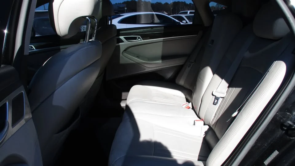 2016 Hyundai Genesis - Image 16 of 18