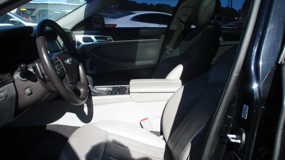2016 Hyundai Genesis - Image 12 of 18