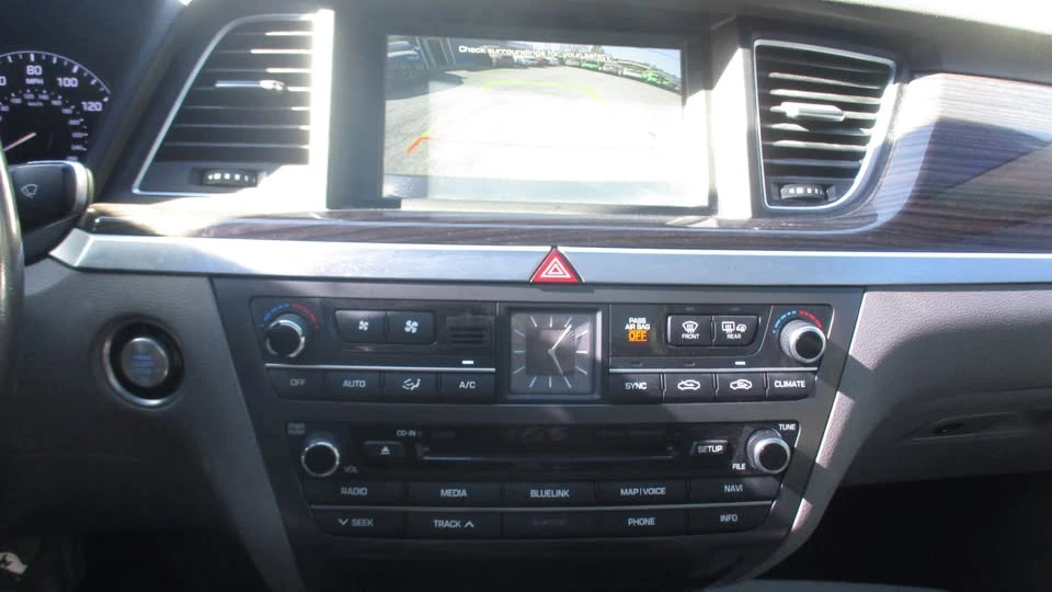 2016 Hyundai Genesis - Image 14 of 18
