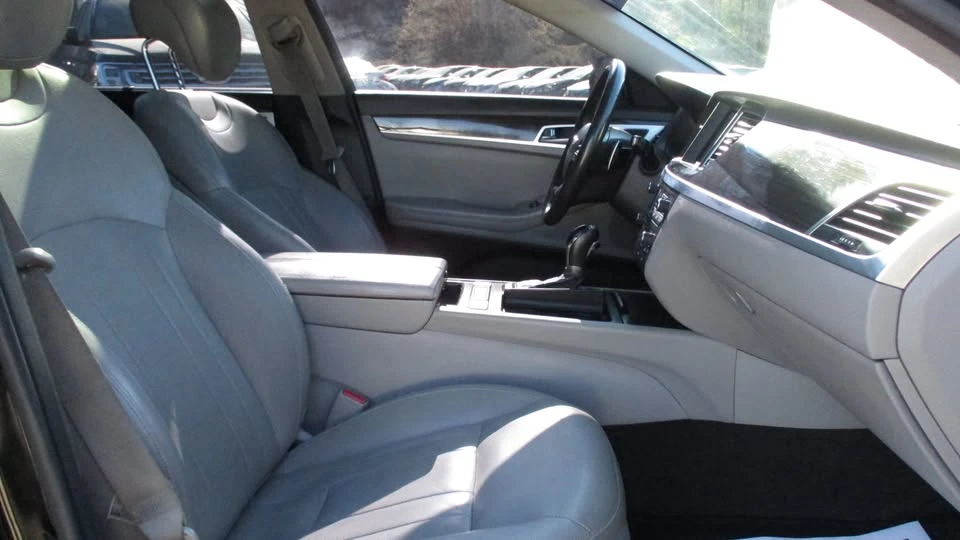 2016 Hyundai Genesis - Image 13 of 18
