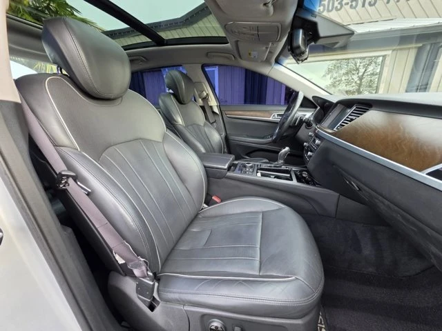 2016 Hyundai Genesis - Image 13 of 17