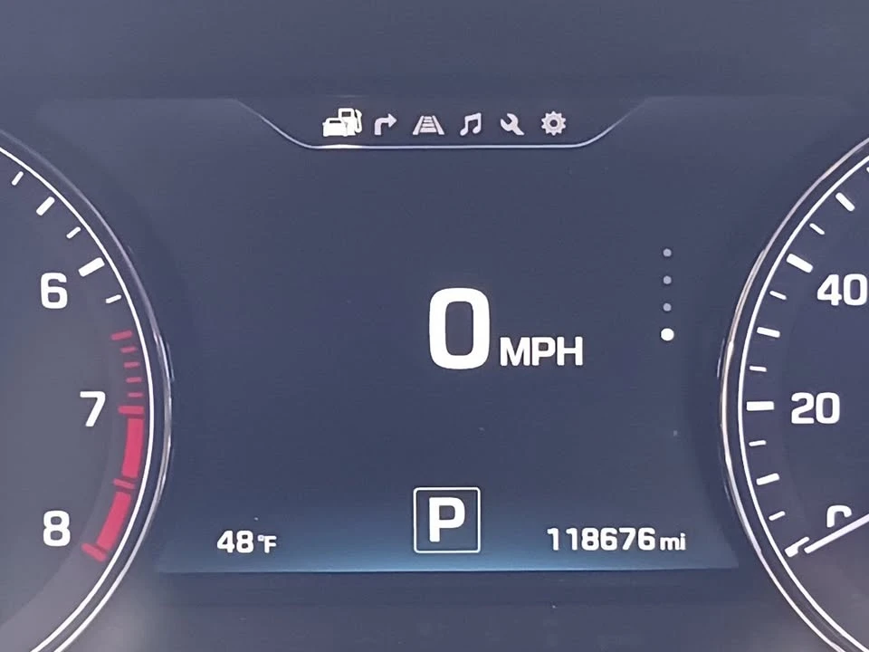 2016 Hyundai Genesis - Image 14 of 19