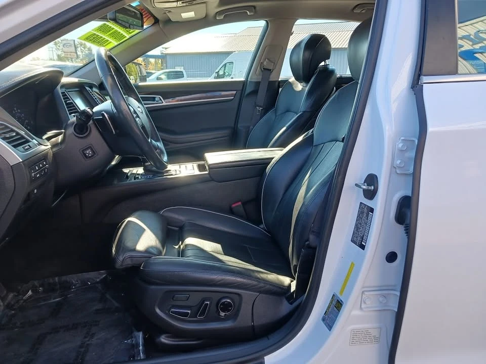 2016 Hyundai Genesis - Image 13 of 19