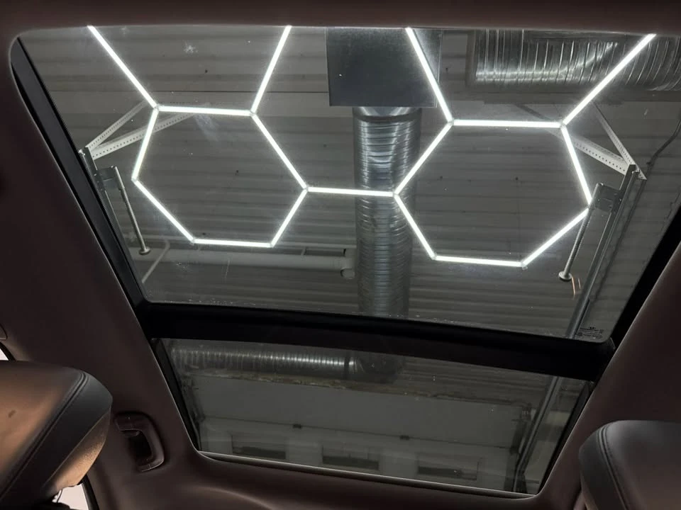 2016 Hyundai Genesis - Image 17 of 20