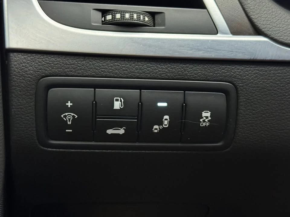 2016 Hyundai Genesis - Image 15 of 20