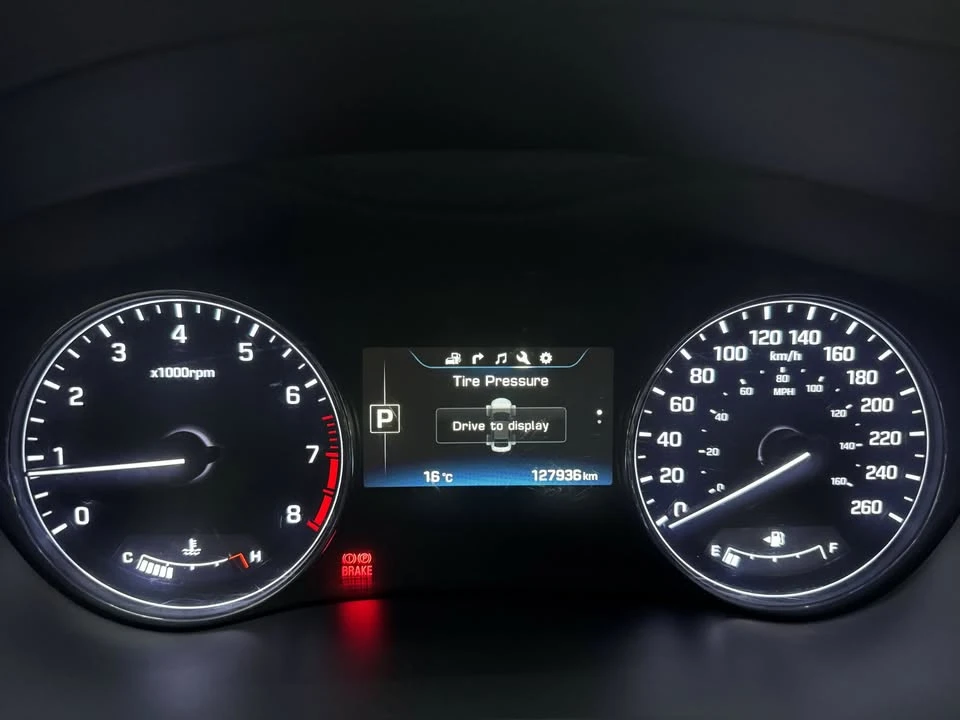 2016 Hyundai Genesis - Image 9 of 20