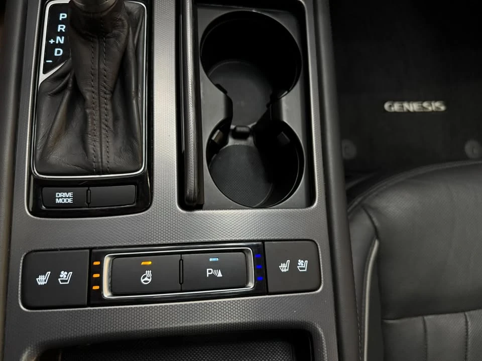 2016 Hyundai Genesis - Image 14 of 20
