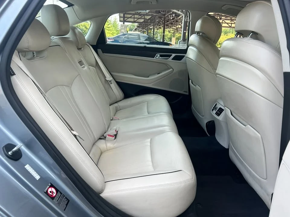 2016 Hyundai Genesis - Image 10 of 20