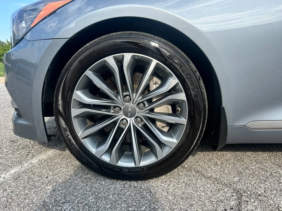 2016 Hyundai Genesis - Image 19 of 20
