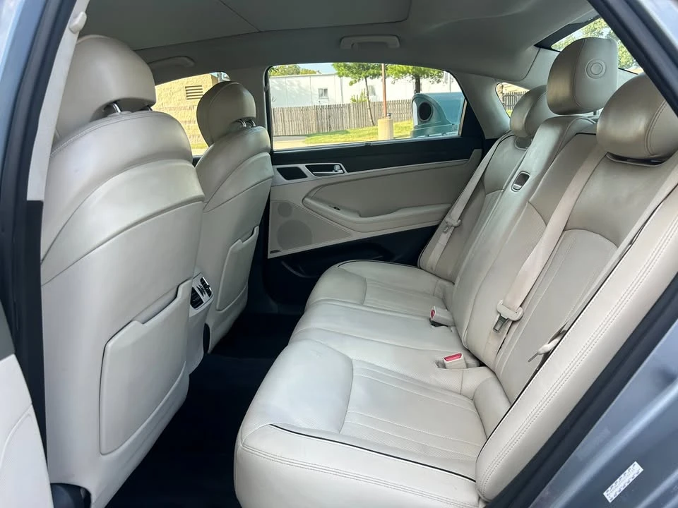 2016 Hyundai Genesis - Image 9 of 20