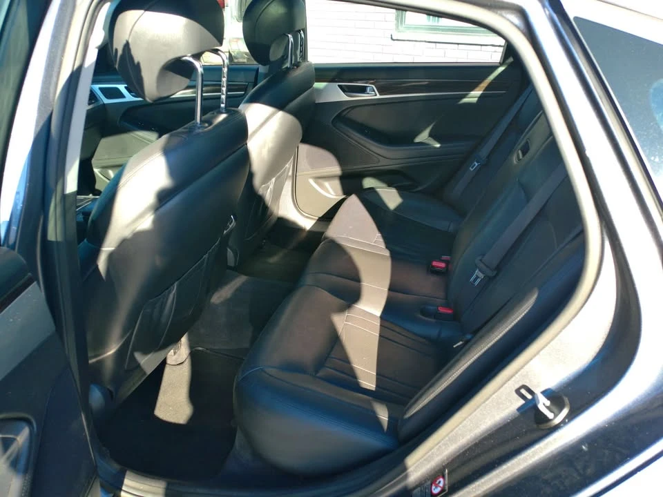 2016 Hyundai Genesis - Image 11 of 19