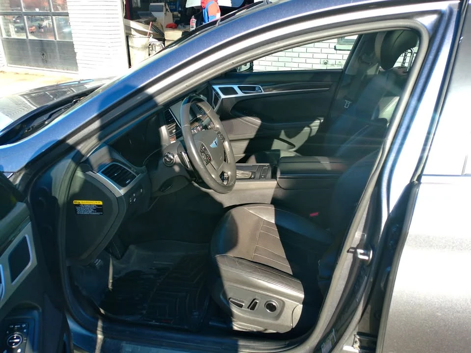 2016 Hyundai Genesis - Image 10 of 19