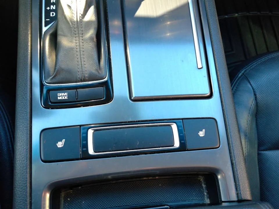 2016 Hyundai Genesis - Image 16 of 19