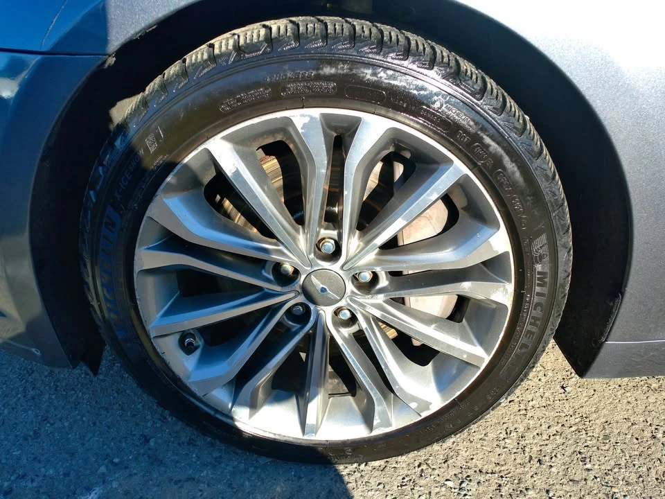 2016 Hyundai Genesis - Image 9 of 19