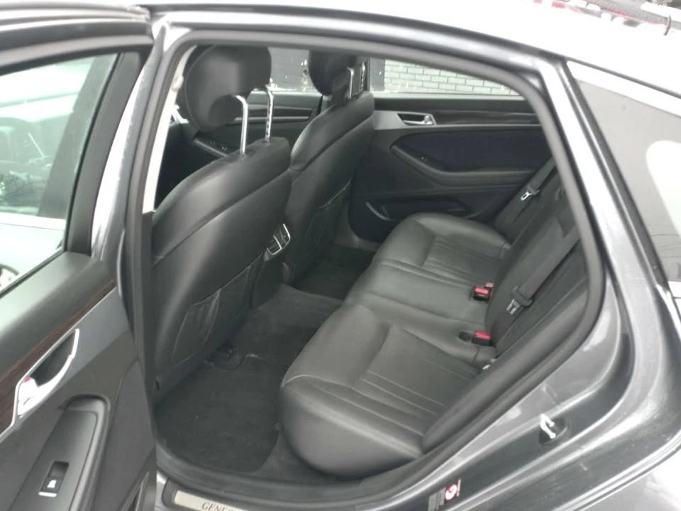 2016 Hyundai Genesis - Image 10 of 16