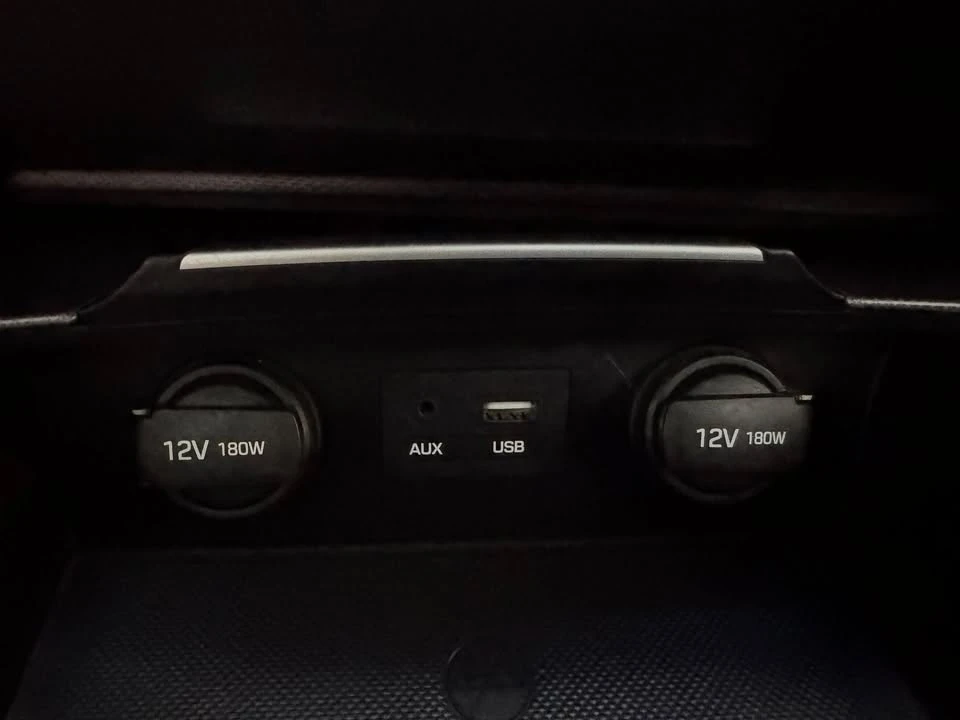 2016 Hyundai Genesis - Image 14 of 17
