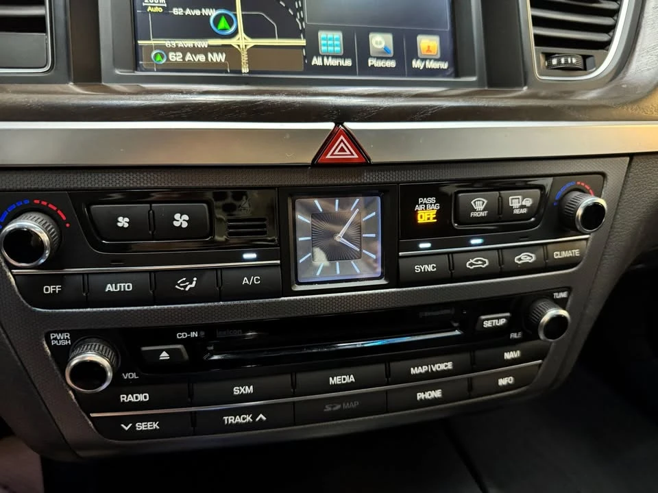 2016 Hyundai Genesis - Image 11 of 17