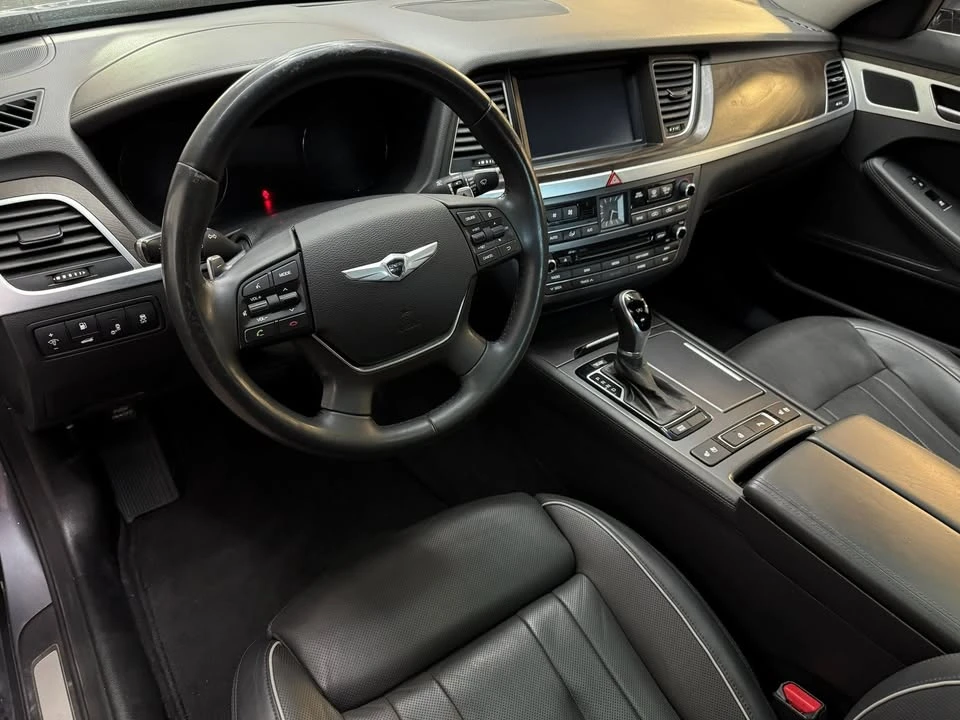 2016 Hyundai Genesis - Image 12 of 17
