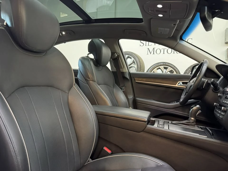 2016 Hyundai Genesis - Image 8 of 17