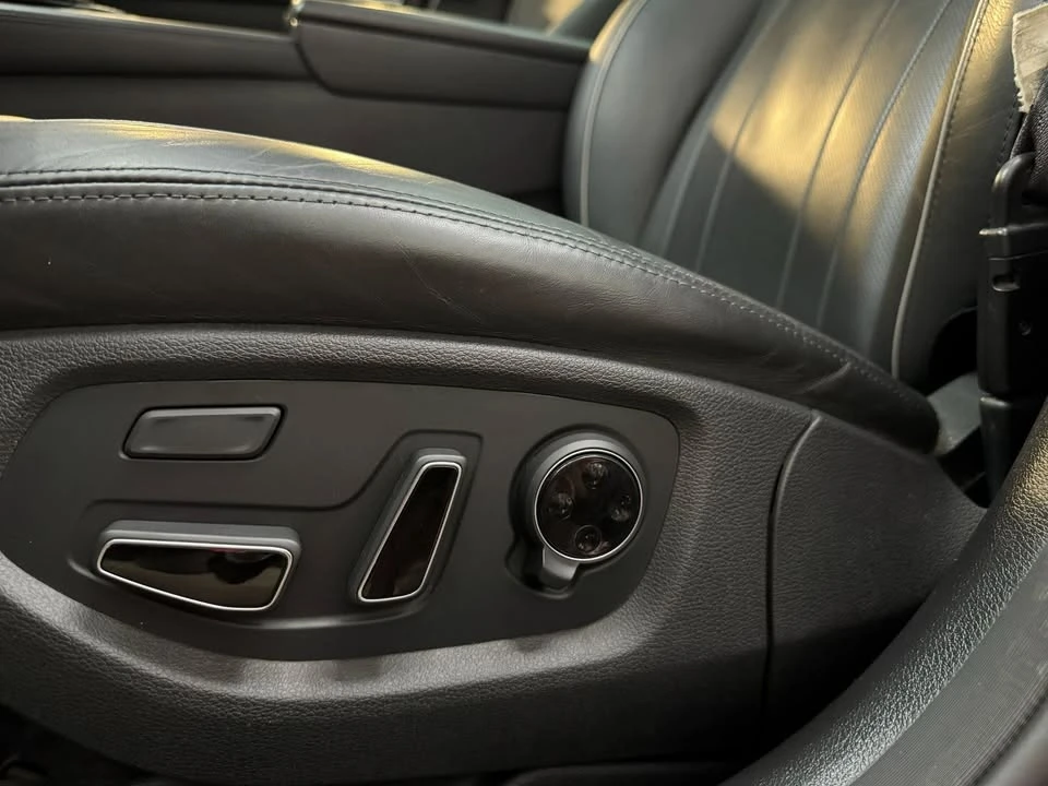 2016 Hyundai Genesis - Image 14 of 17