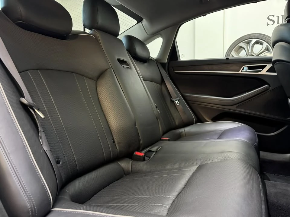 2016 Hyundai Genesis - Image 9 of 17