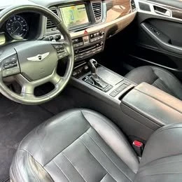 2016 Hyundai Genesis - Image 13 of 17
