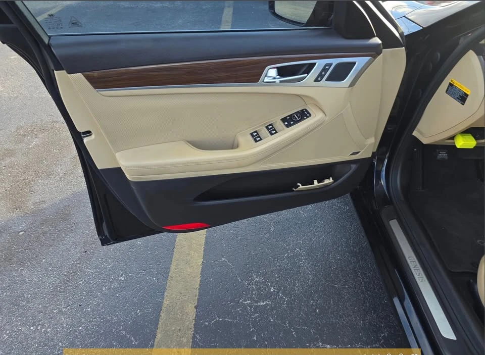 2016 Hyundai Genesis - Image 5 of 13