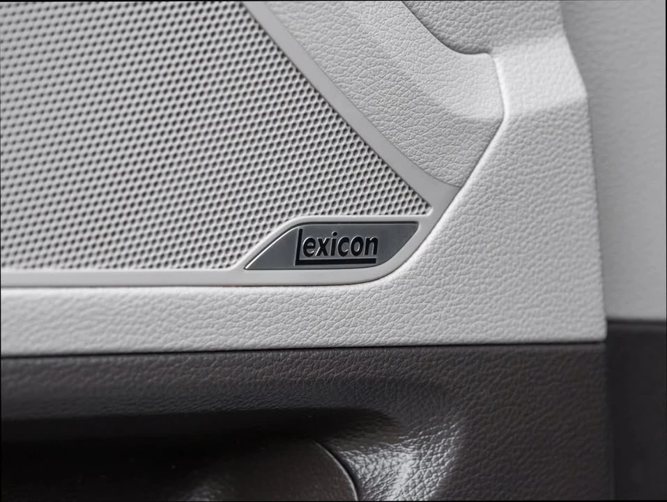 2016 Hyundai Genesis - Image 14 of 19