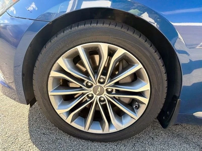 2016 Hyundai Genesis - Image 17 of 19