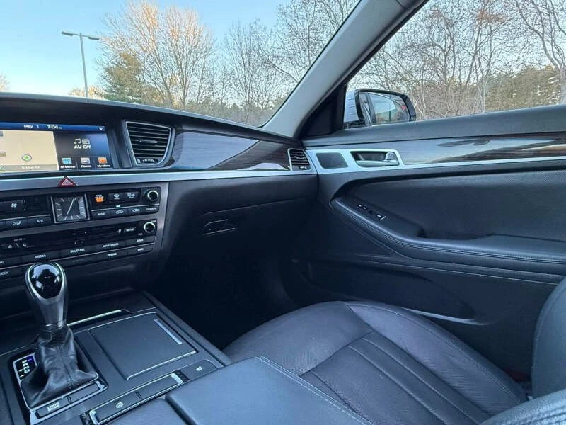 2016 Hyundai Genesis - Image 15 of 20