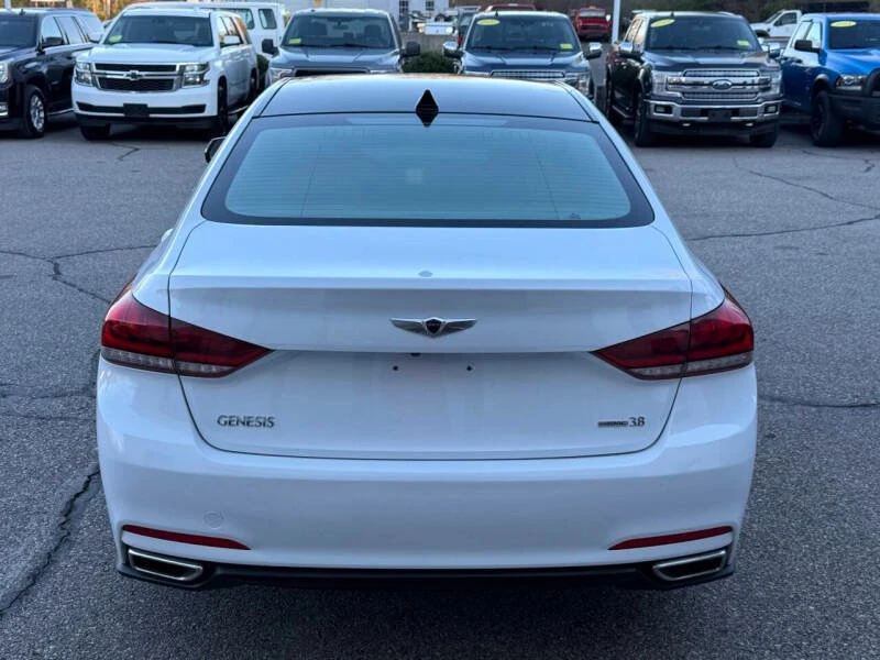 2016 Hyundai Genesis - Image 9 of 20