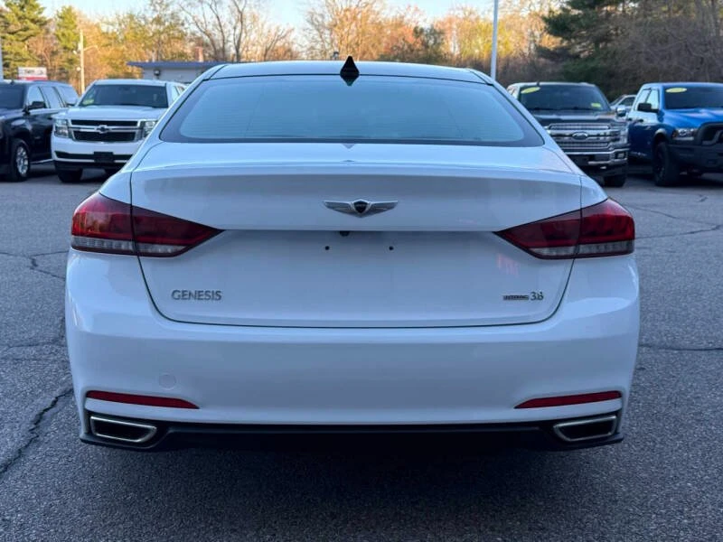 2016 Hyundai Genesis - Image 11 of 20