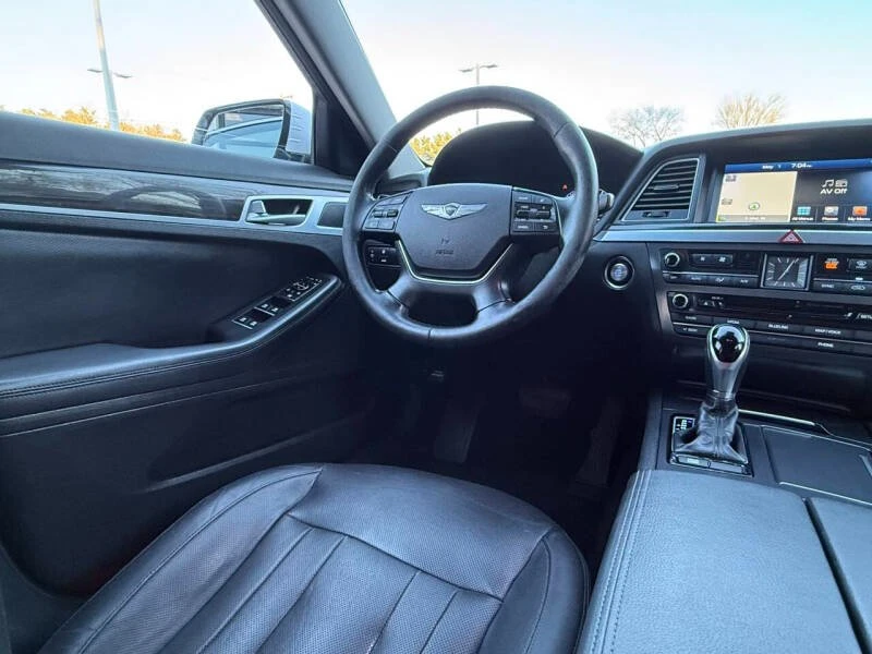 2016 Hyundai Genesis - Image 17 of 20