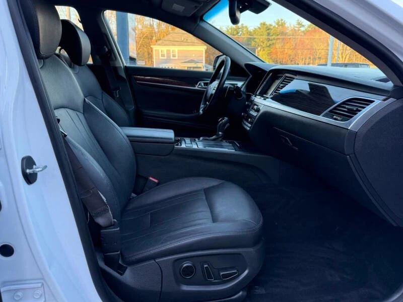 2016 Hyundai Genesis - Image 13 of 20