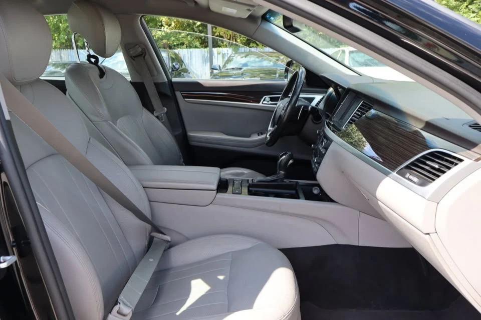 2016 Hyundai Genesis - Image 10 of 16
