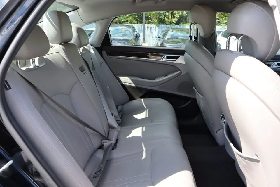 2016 Hyundai Genesis - Image 8 of 16