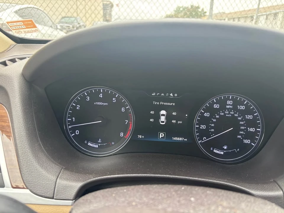 2016 Hyundai Genesis - Image 14 of 16