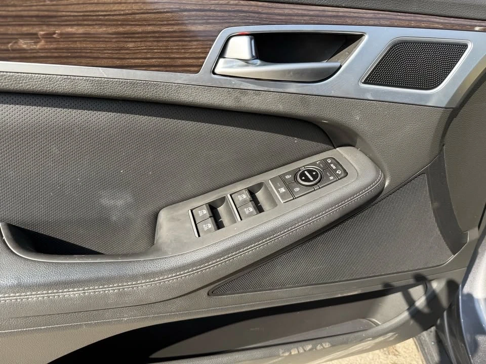 2016 Hyundai Genesis - Image 15 of 20