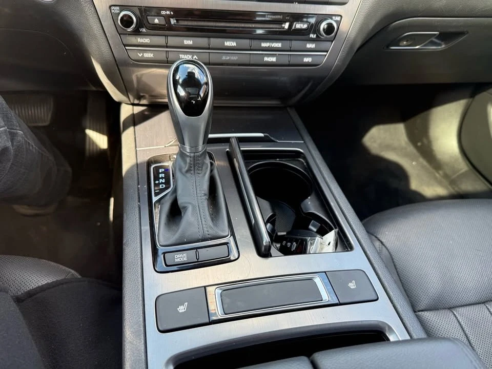 2016 Hyundai Genesis - Image 19 of 20