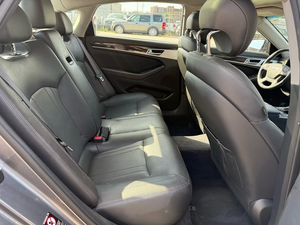 2016 Hyundai Genesis - Image 13 of 20