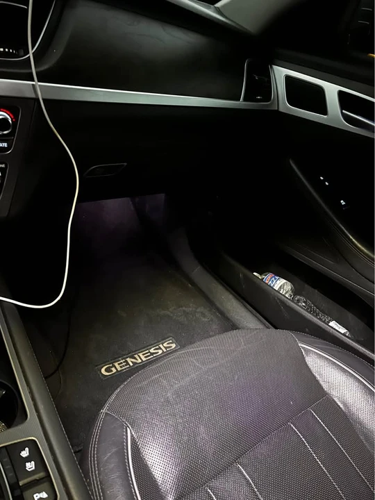2016 Hyundai Genesis - Image 13 of 16
