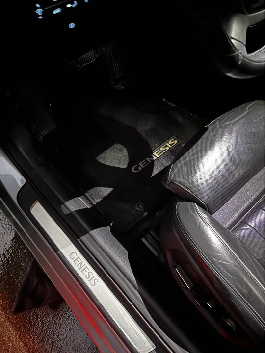 2016 Hyundai Genesis - Image 12 of 16